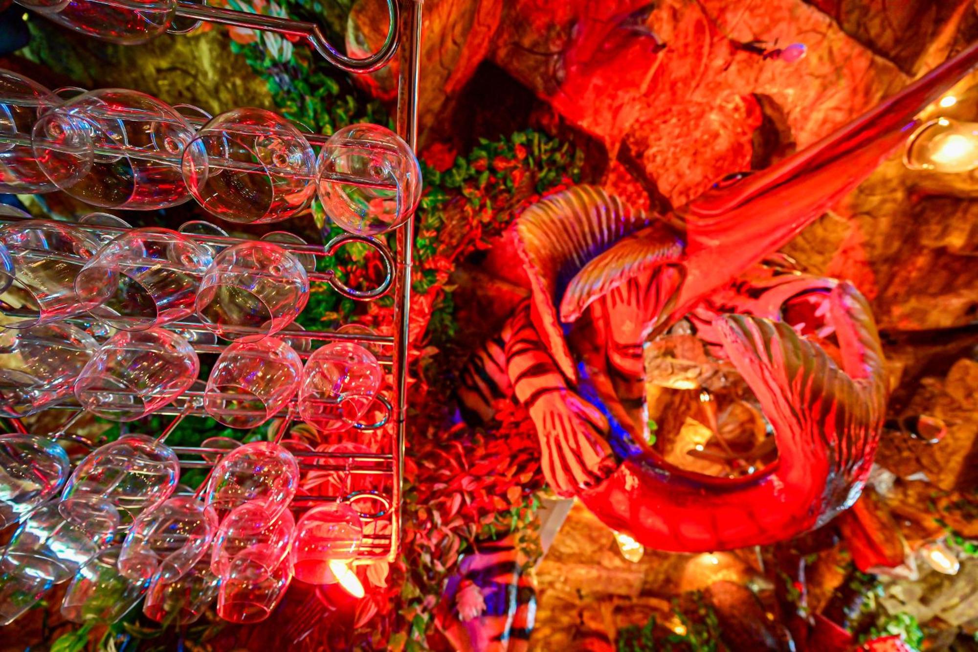 Tiger Complex Hotel Patong Exteriör bild