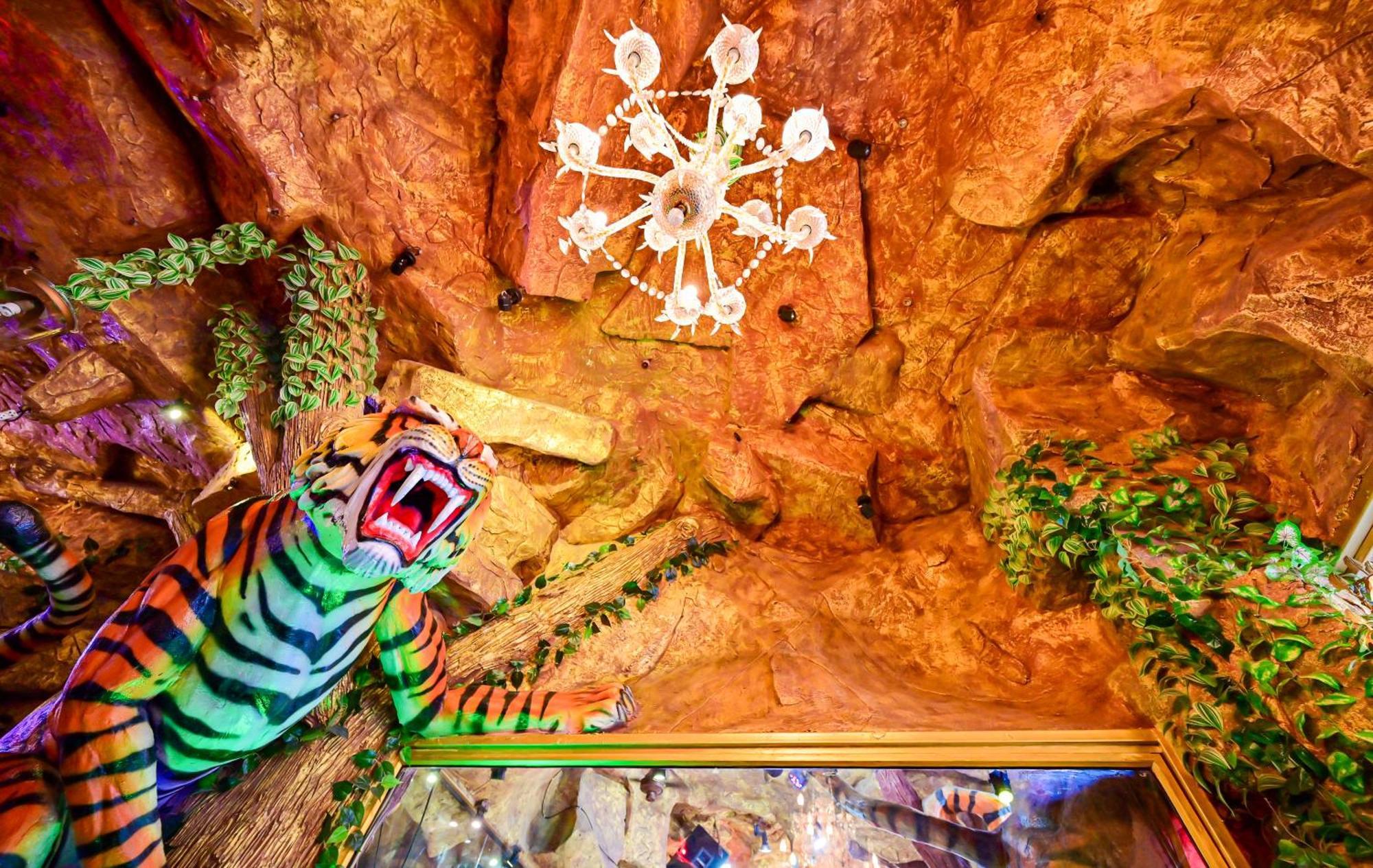 Tiger Complex Hotel Patong Exteriör bild
