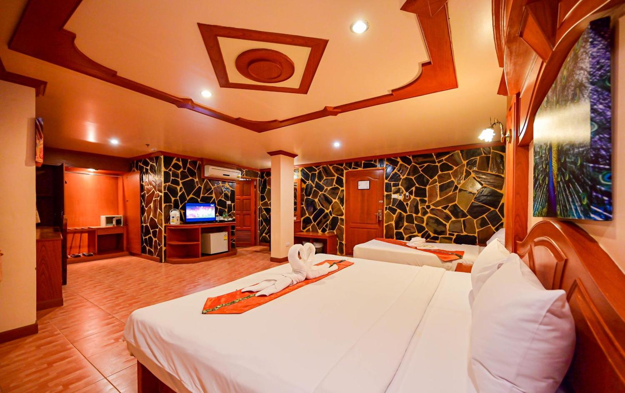 Tiger Complex Hotel Patong Exteriör bild
