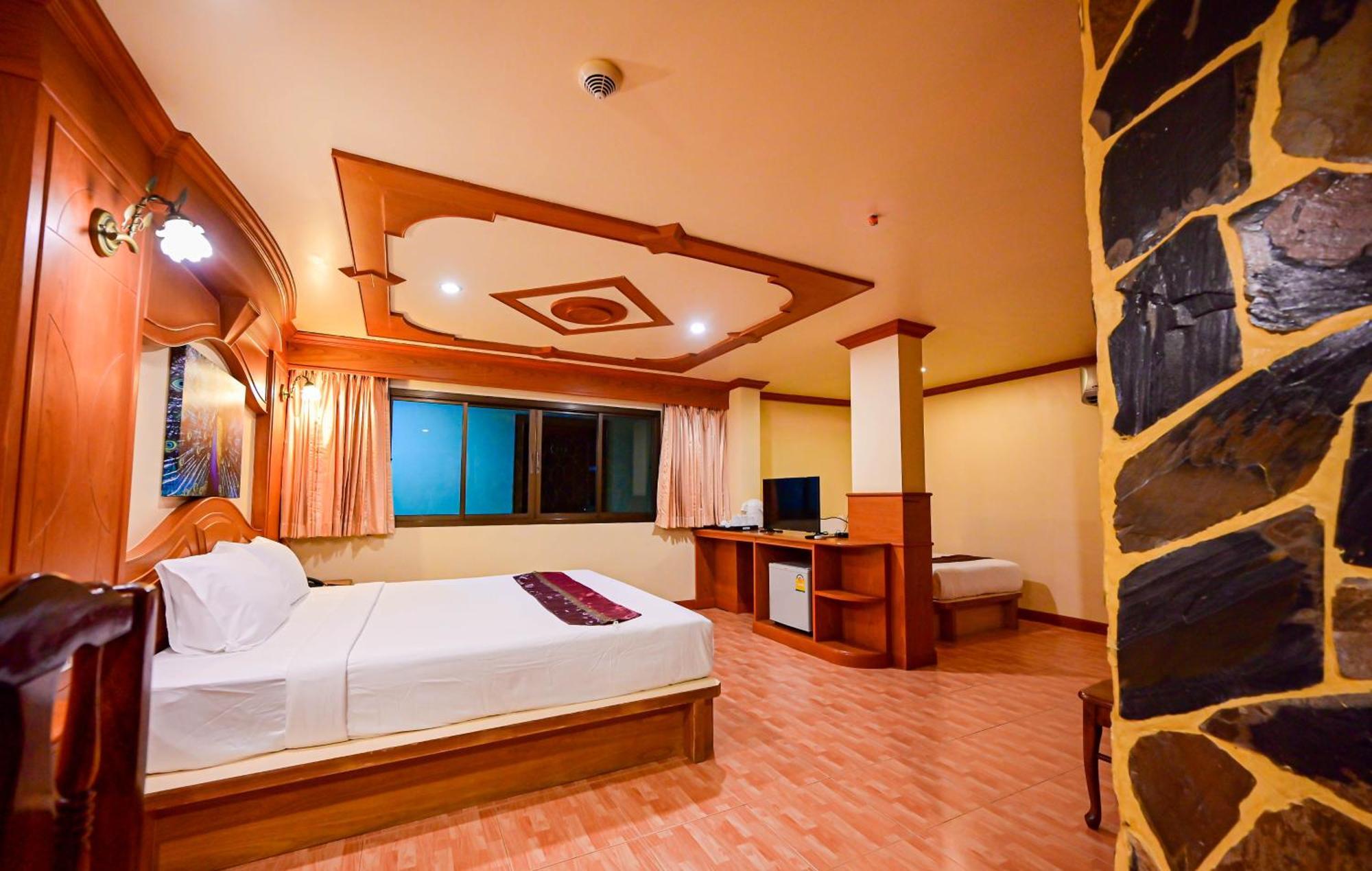 Tiger Complex Hotel Patong Exteriör bild