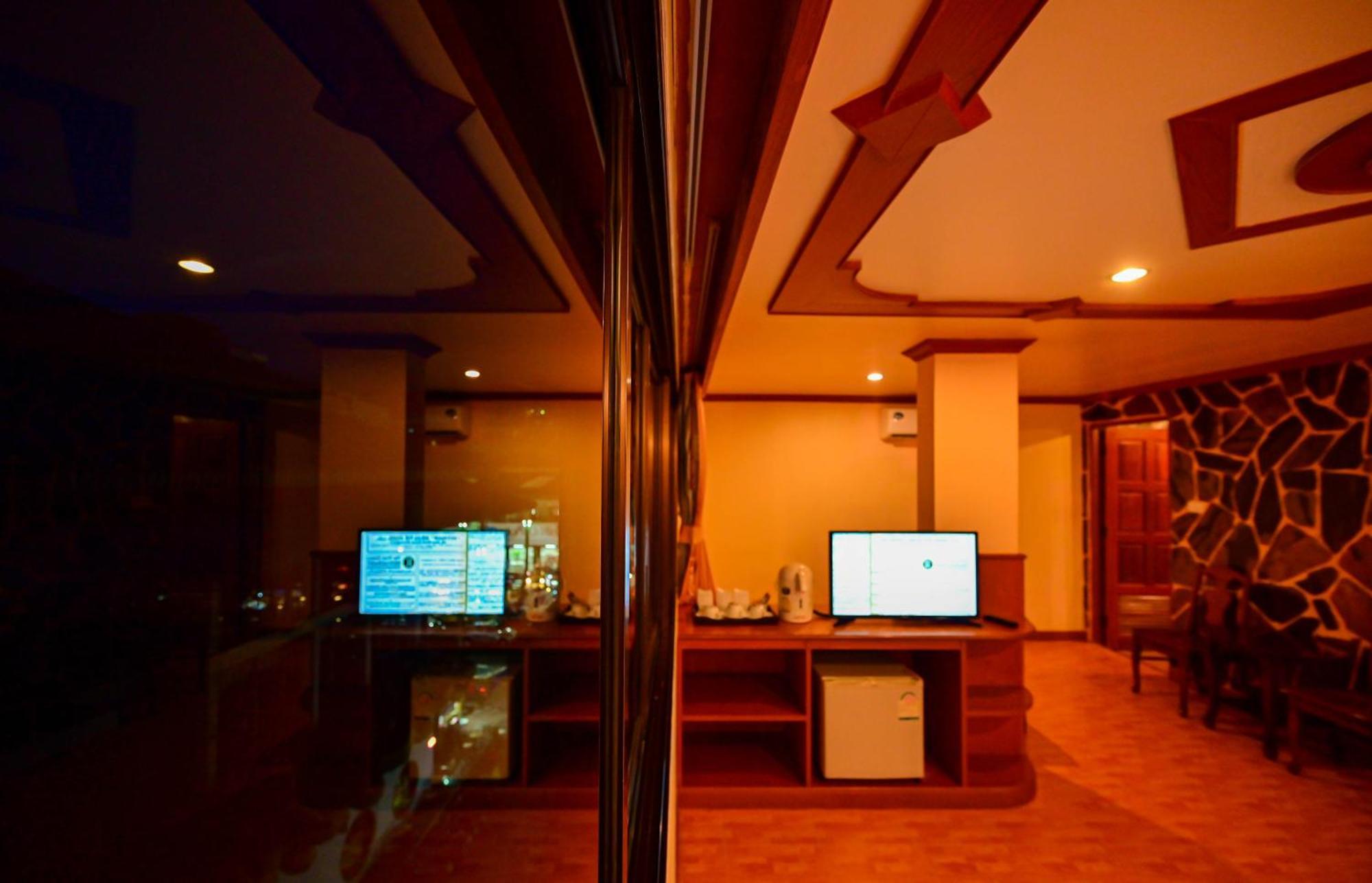 Tiger Complex Hotel Patong Exteriör bild