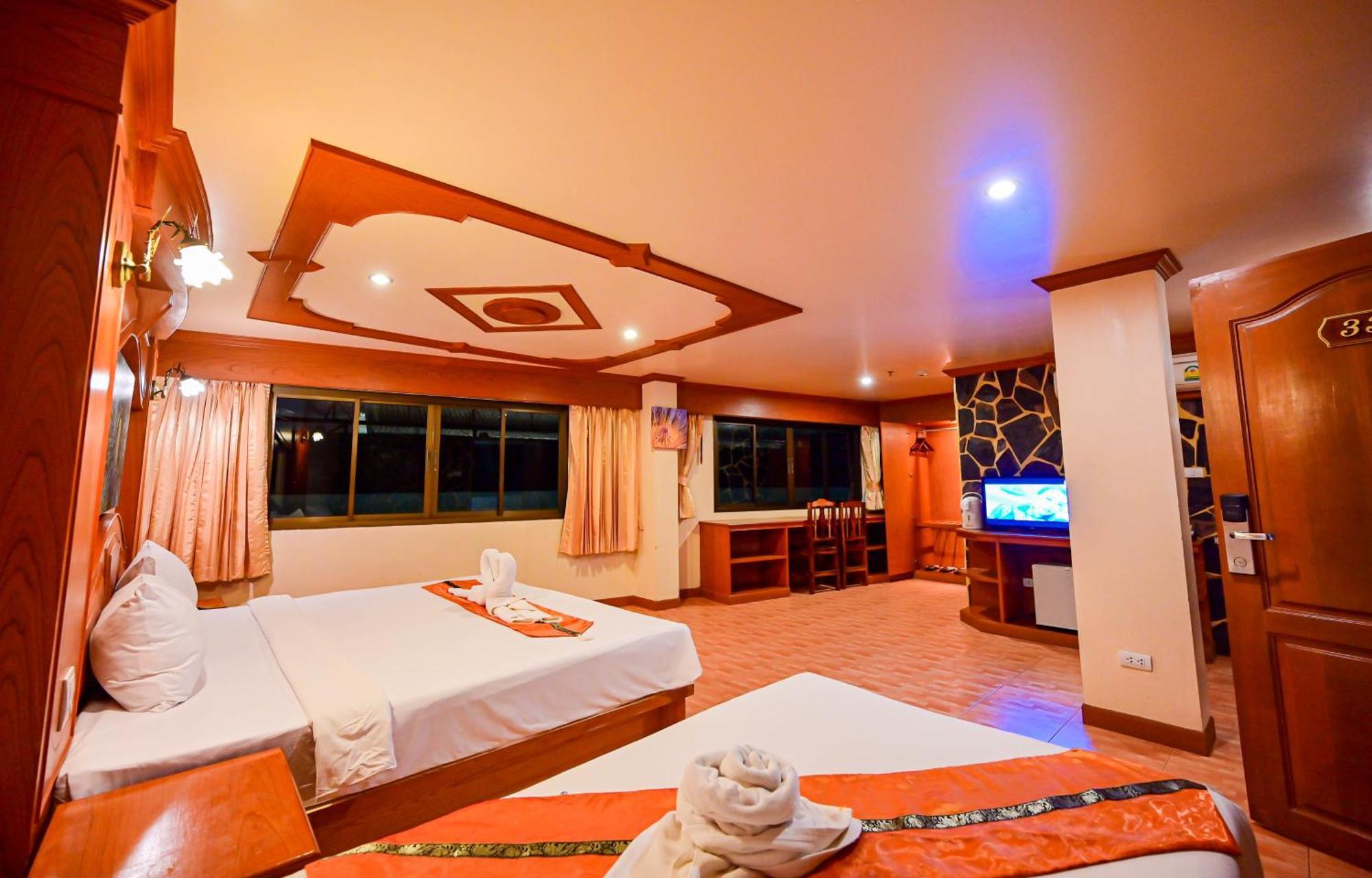 Tiger Complex Hotel Patong Exteriör bild