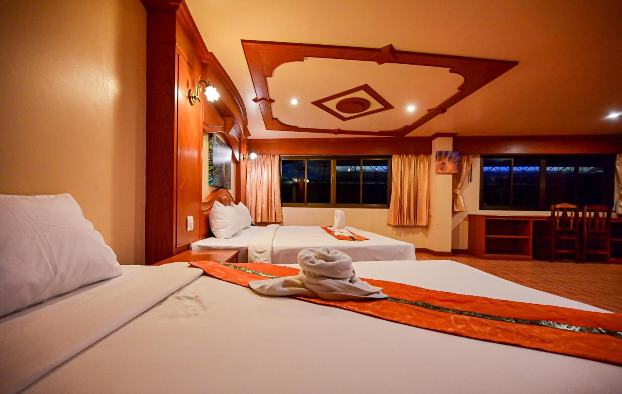 Tiger Complex Hotel Patong Exteriör bild