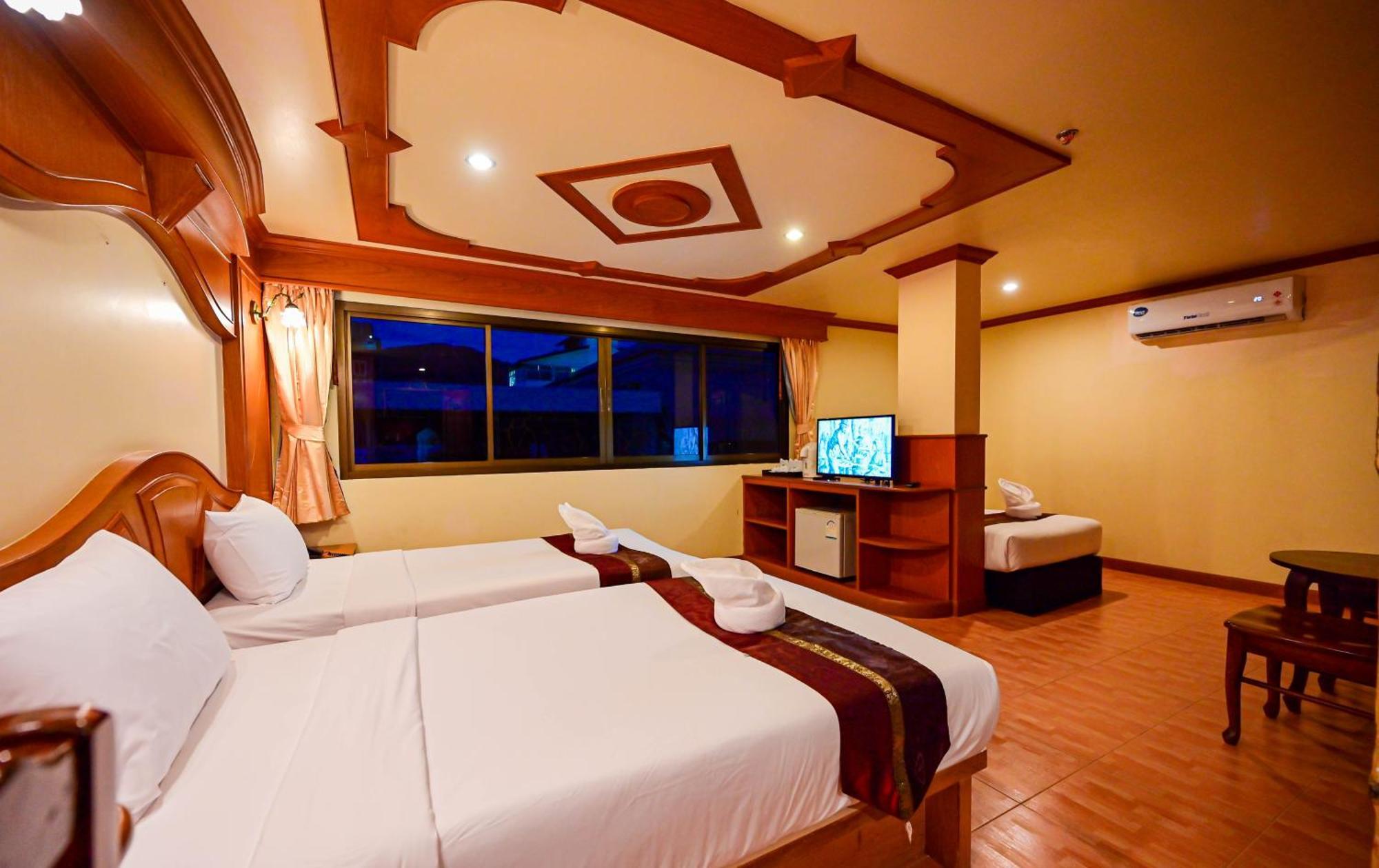 Tiger Complex Hotel Patong Exteriör bild