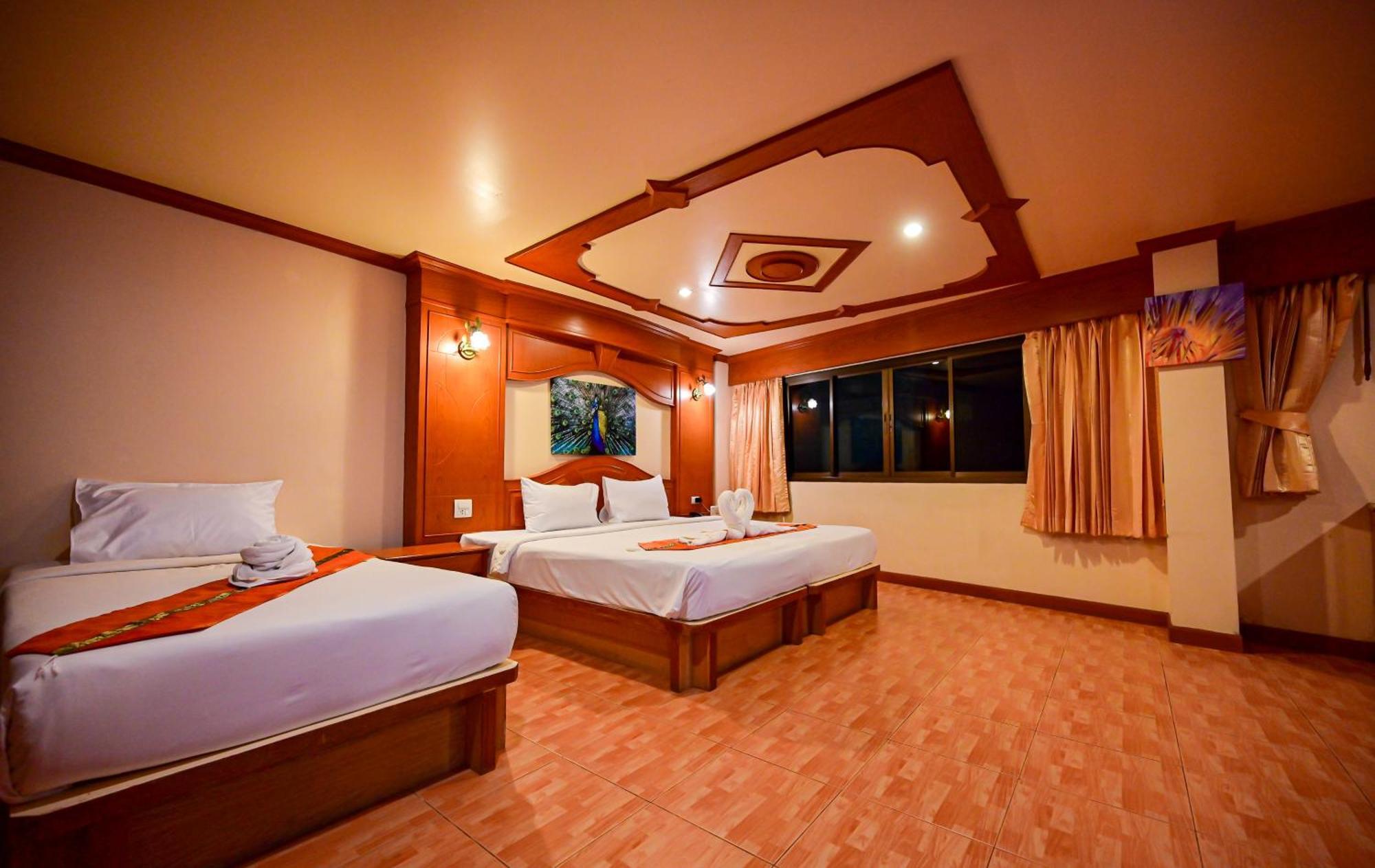 Tiger Complex Hotel Patong Exteriör bild