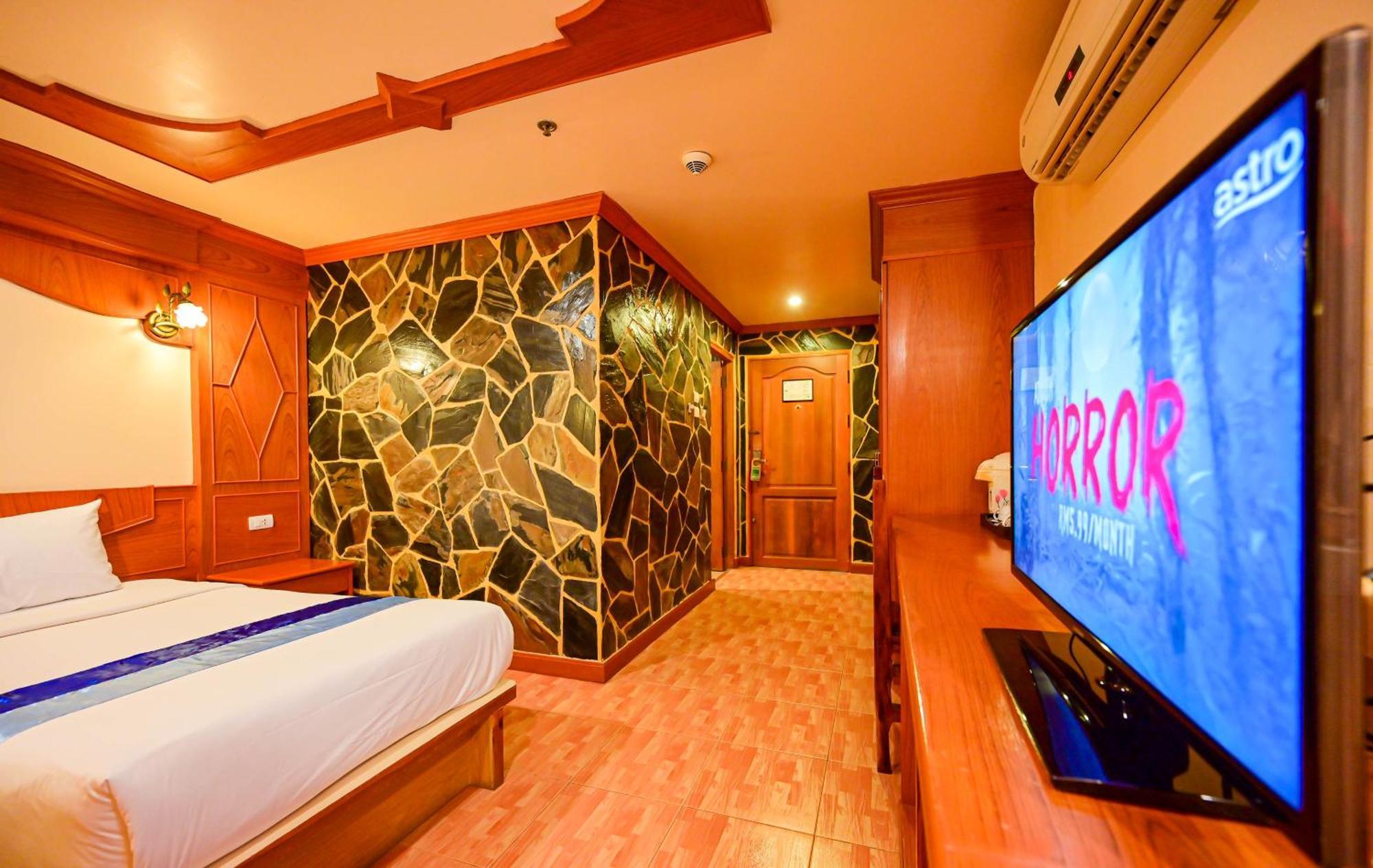 Tiger Complex Hotel Patong Exteriör bild