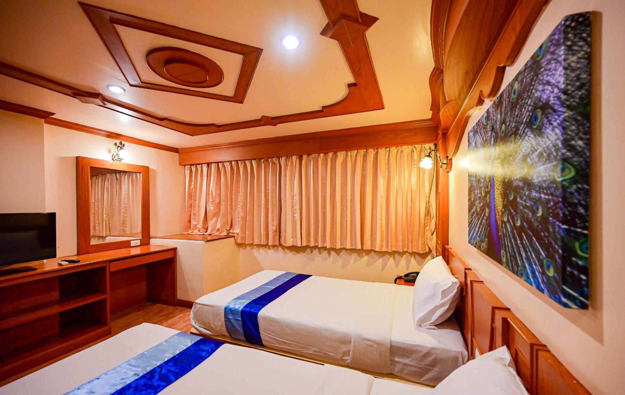Tiger Complex Hotel Patong Exteriör bild