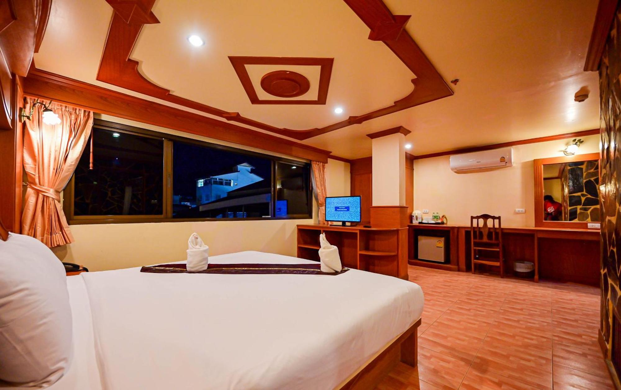Tiger Complex Hotel Patong Exteriör bild