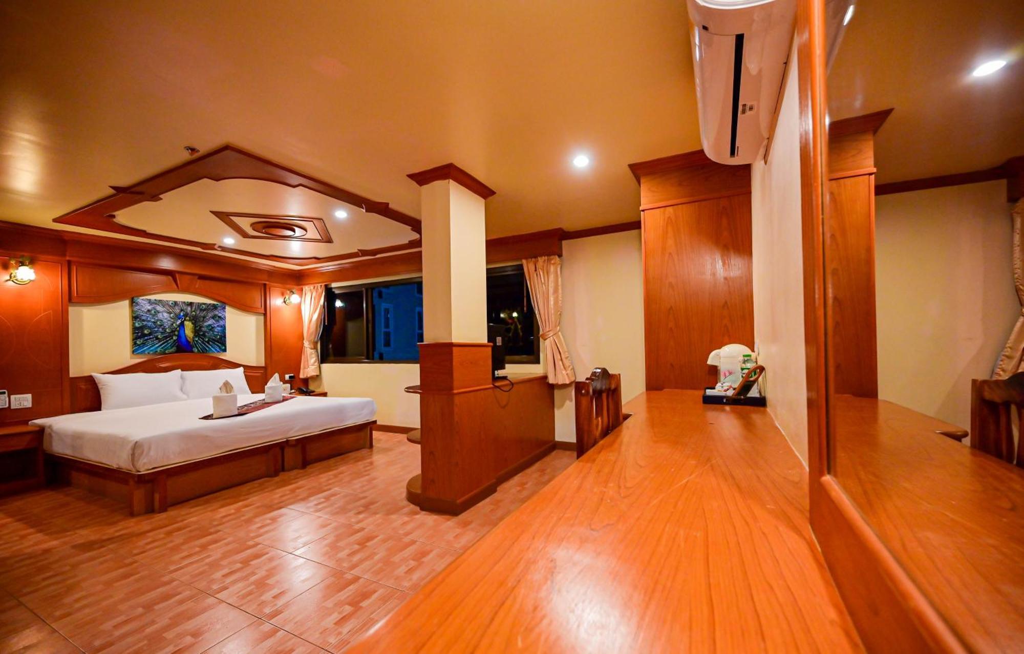 Tiger Complex Hotel Patong Exteriör bild